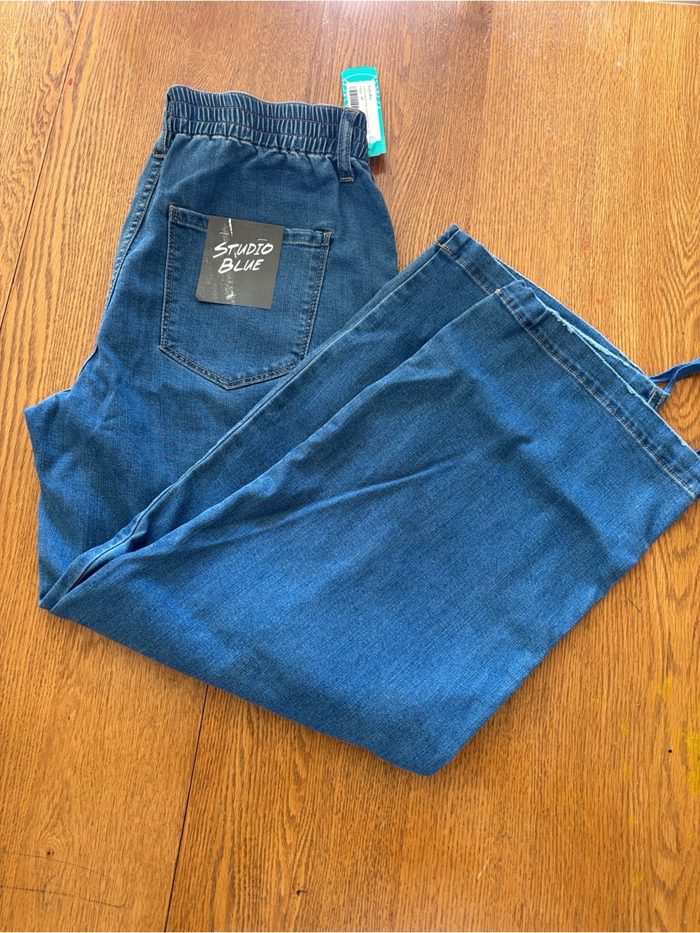 Studio women’s Relaxed Cargo Jeans in Blue Denim
